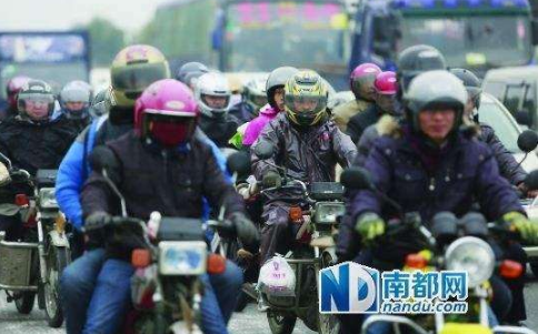 经济日报:喜见春运摩托大军减少；高铁改变了他们的回家之路！