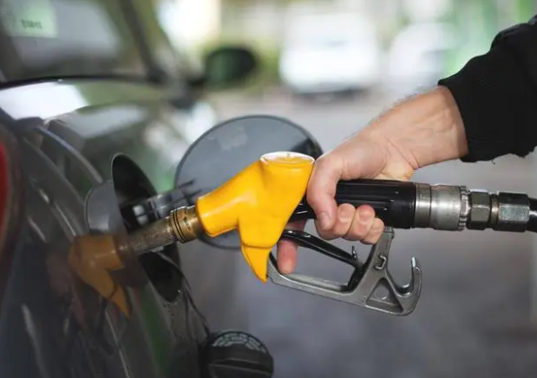 国内油价两连涨 国内油价两连涨95号汽油将涨到8元