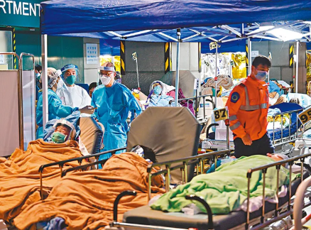 香港有1万多感染者未能入院？执行清零政策的香港为何再暴发疫情？