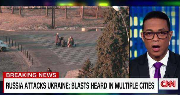 乌克兰民众被拍到跪在街边祈祷(乌内务部:基辅州居民1死1伤)