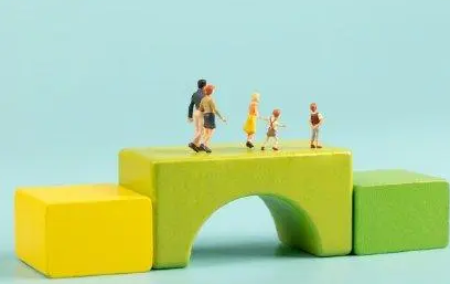 委员建议提升三胎家庭个税起征点,并提供生育补贴至小孩成年 委员建议提升三胎家庭个税起征点,并提供生育补贴至小孩成年