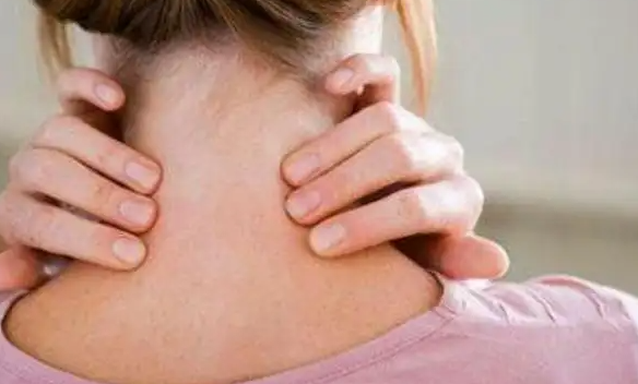 脖子老是酸痛是怎么了？那些方法可以改善颈椎问题？