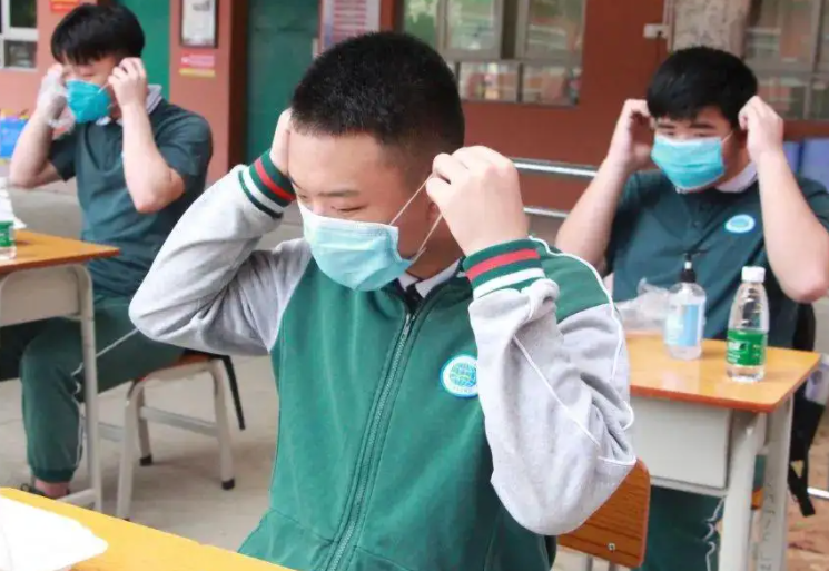 北京某校聚集性疫情已有15例感染者，2022如何防止在校学生成为疫情的放大器？