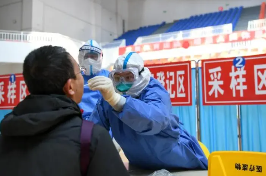 疫情防控工作仍然十分重要 香港疫情依然严重，暂缓全民强制核酸检测工作