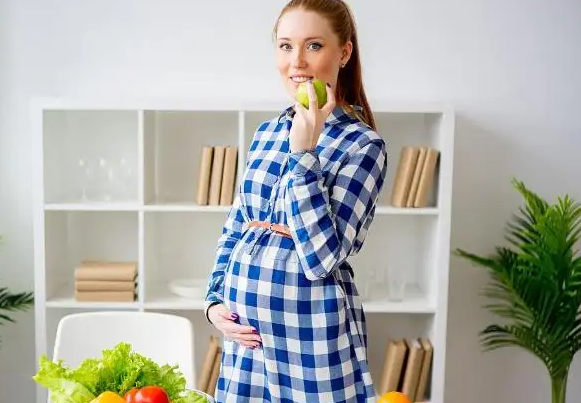 孕妇吐酸水吃什么水果可以缓解？春季孕妇可以多吃什么水果？