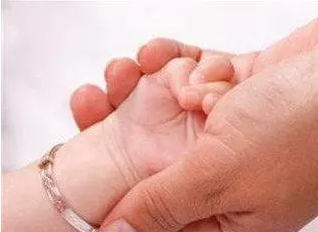 婴儿带银手镯有什么好处和坏处 你真的清楚吗？