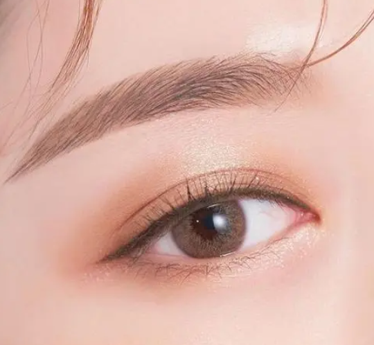 眼科医生提醒：注意这些化妆过程，不要伤害眼睛，保障眼睛的安全性