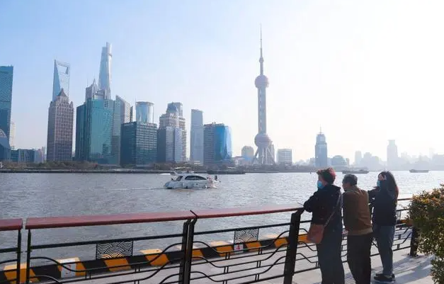感染者增3500例上海“划江而封”，上海疫情呈现区域聚集全市散发特点