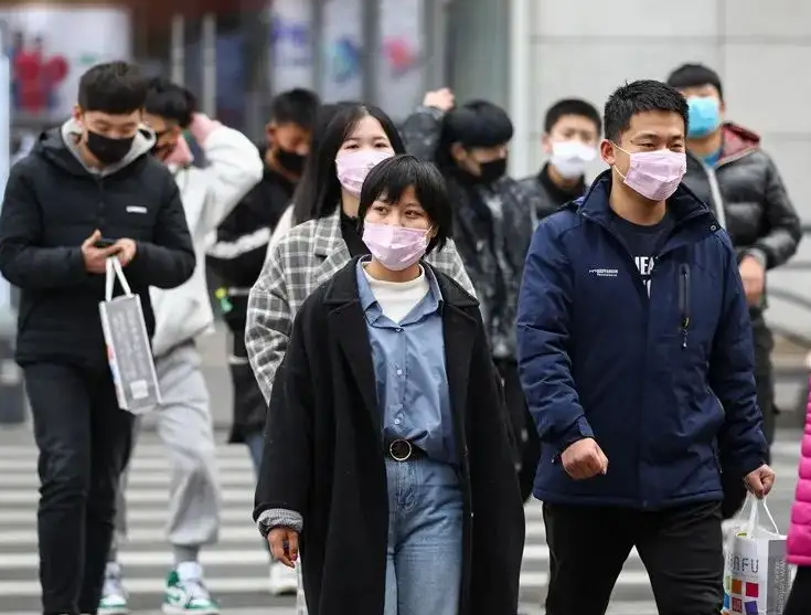 郑州疫情防控再出新举措：不戴口罩、刻意隐瞒行程等行为将被追究刑事责任
