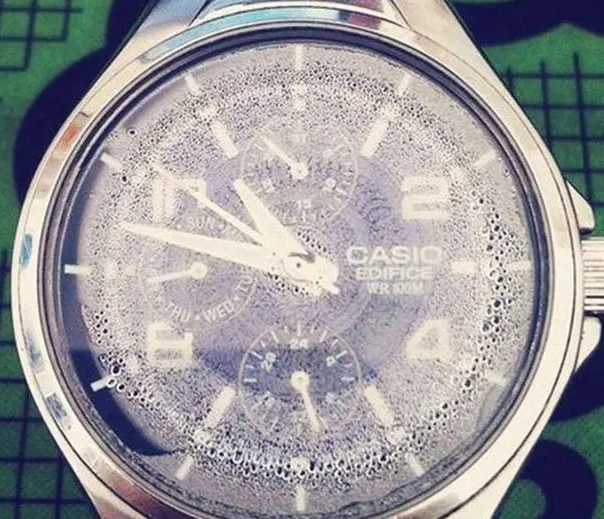 手表进水有雾气怎么办 怎么解决手表里的雾气?