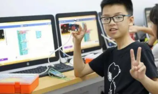 初高中毕业生适合学习计算机专业吗?最赚钱的计算机专业有哪些?