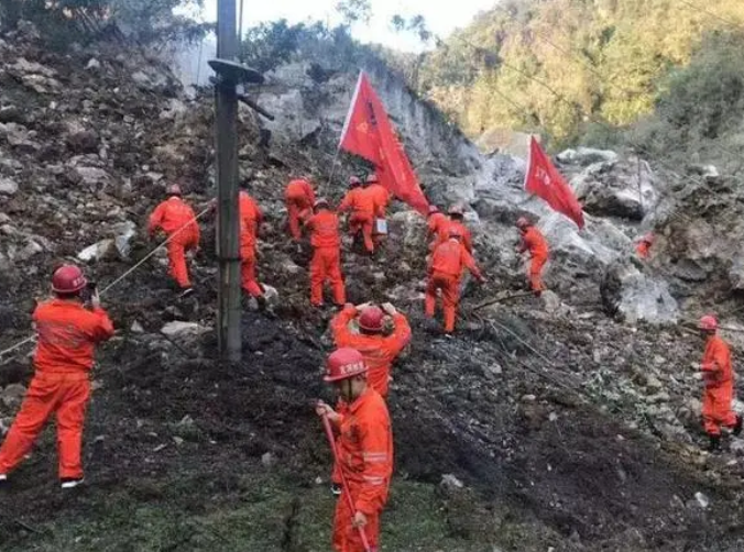 四川宜宾兴文县发生5.1级地震，消防救援人员集结赶赴宜宾震中