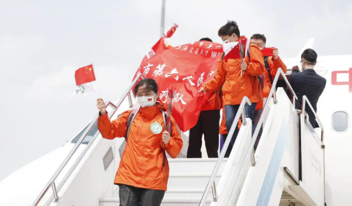 “热干面”和“生煎包”的双向奔赴，15省份38000多名医务人员驰援上海