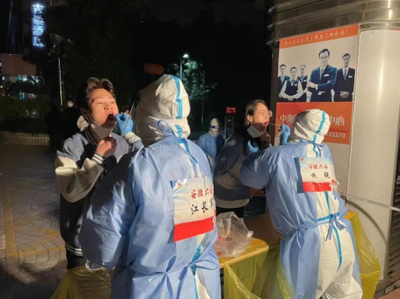 援沪力量出发：安徽3500名核酸采样人员连夜驰援上海，具体情况是什么？
