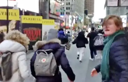 纽约时代广场传出巨大爆炸声,一度引发群众恐慌!