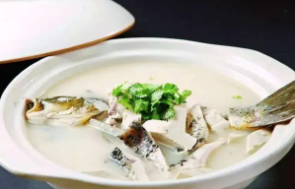 鱼汤怎么煮成奶白色,简单又方便的鱼汤煮成奶白色方法!