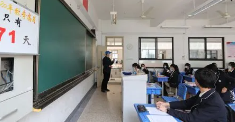 上海将优先安排高三高二初三复学,有高考中考任务▲的同学优先复学