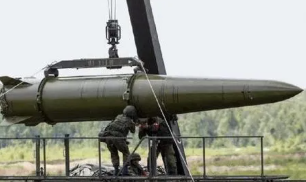 俄伊〗斯坎德尔导弹系统运往芬兰边境,该核弹头威力惊人!