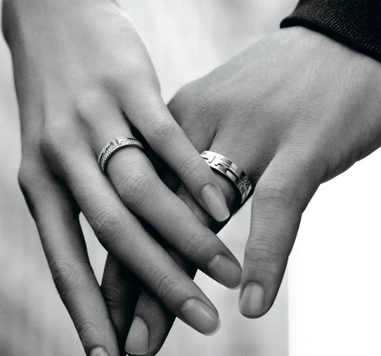 已婚女士戒指戴左手还是右手？男士和女士的戴法相同吗？