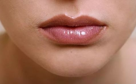 女性患有妇科疾病时嘴巴会有啥症状？夏季别贪吃6物炎症或慢慢改善
