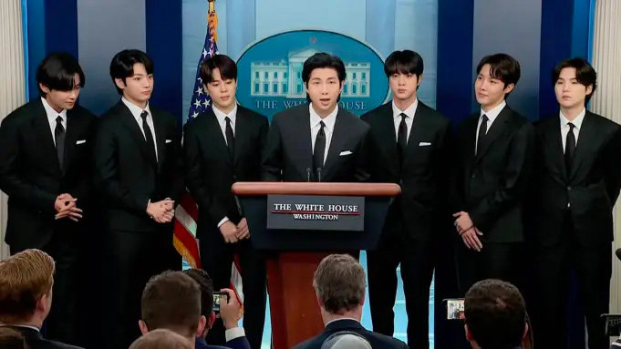 防弹少年团在白宫新闻办公室演讲 对此韩媒称：记者对世界级明星很感兴趣
