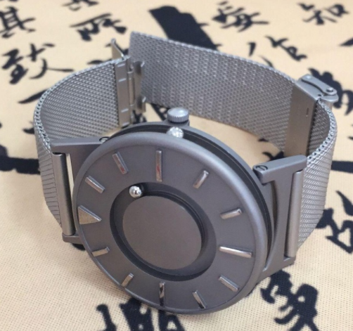 欢乐颂2王柏川带的手表是什么牌子的？手表的设计为什么是这样的？