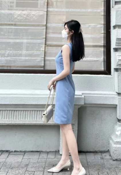 夏天穿裙子搭配什么包包好看？夏天连衣裙这样搭配包包绝对好看！