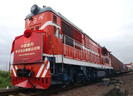 俄方同意施工中吉乌铁路明年开工 商讨20多年的中吉乌铁路明年开工