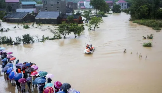 江西遇特大暴雨近千人被紧急转移 江西遇特大暴雨多地受灾