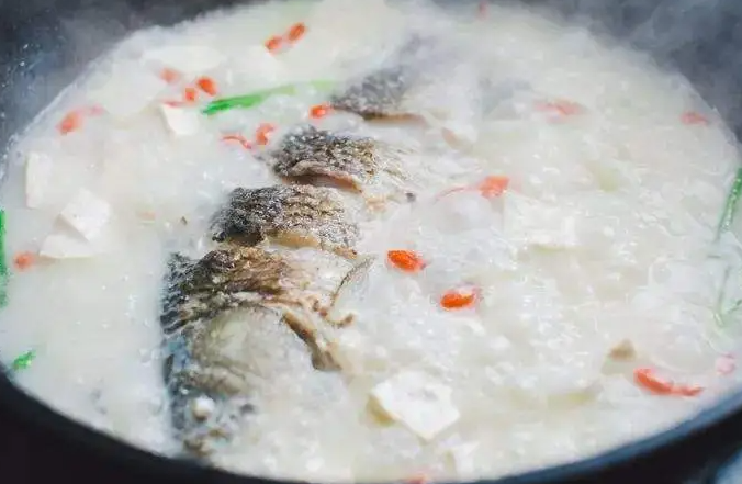 鱼汤怎么熬出奶白色?这七个技巧可得记住了
