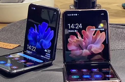 折叠式手机到底是不是智商税?（折叠式手机屏幕的技术原理）