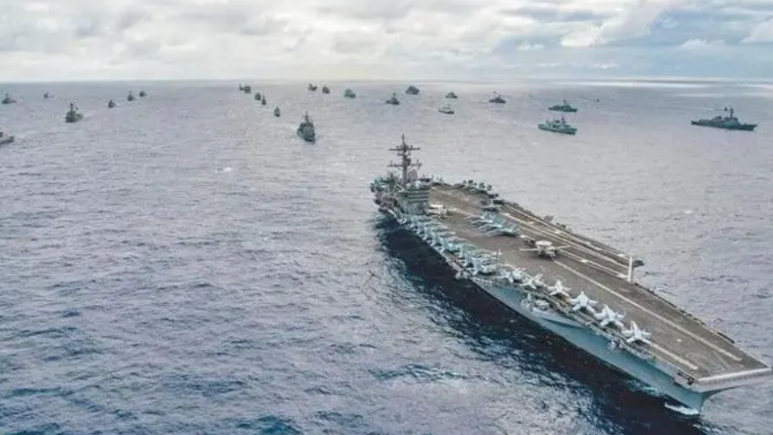 美军三艘航母举行大规模军演 美媒:是对中国的“警告”