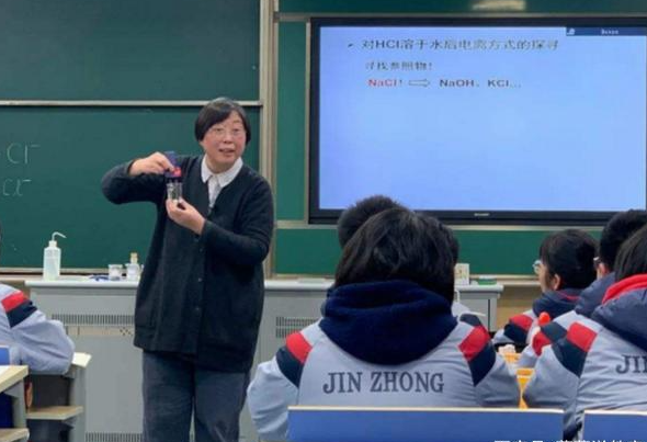 教育局回应山东烟台教师薪资被降，薪资被降低还要退还巨额工资？