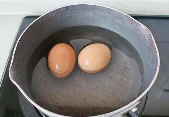 煮鸡蛋不同时间状态是怎样的?(怎么煮鸡蛋不会粘壳)