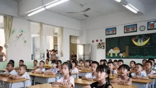 该不该降低入学年龄?郑州市教育局:尽可能降低小学入学年龄