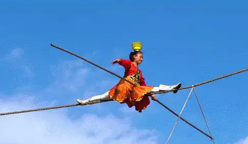 高空芭蕾达瓦孜,一种古老的传统杂技表演艺术