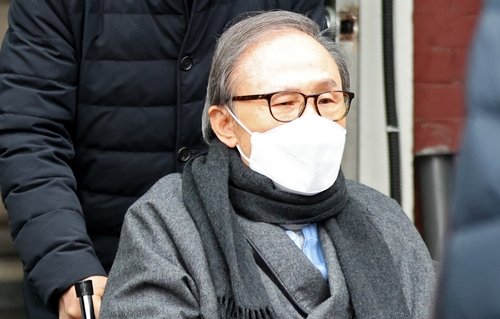 韩国前总统李明博获准暂缓服刑3个月 李明博做了什么事情？