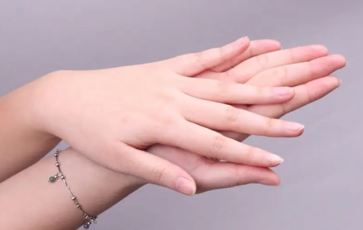 女性怎么保养指甲?常吃10种食物让指甲更健康