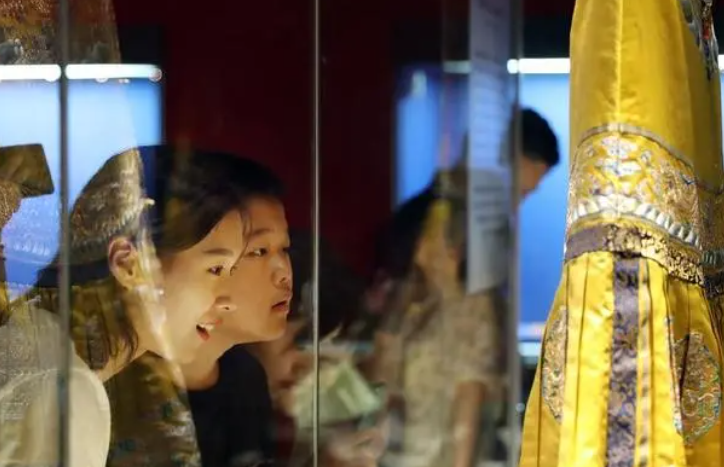 昨日香港故宫文化博物馆开放,900余件故宫文物在港展出