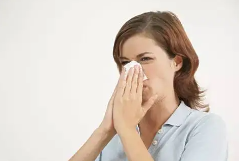 夏天鼻炎症状可能是尘螨过敏（教你如何用七招预防尘螨过敏）