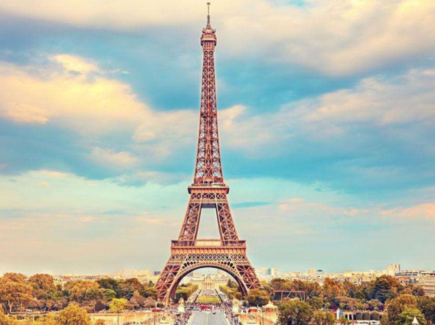 埃菲尔铁塔锈迹斑斑需要全面维修，巴黎奥运埃菲尔铁塔将会是什么样?