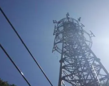 信号基站一般都会建造在哪些地方比较好？为什么要选择人烟稀少的地方？