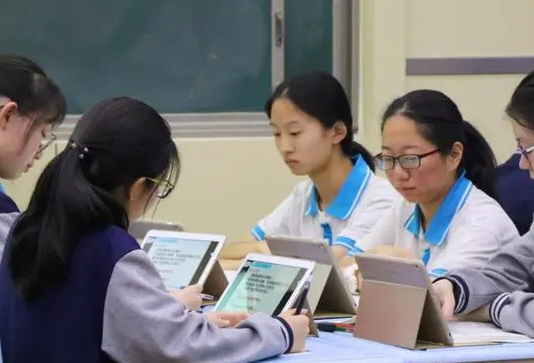 云南一中学以学生是否购买平板分班,继以成绩分班后的又一种方法?