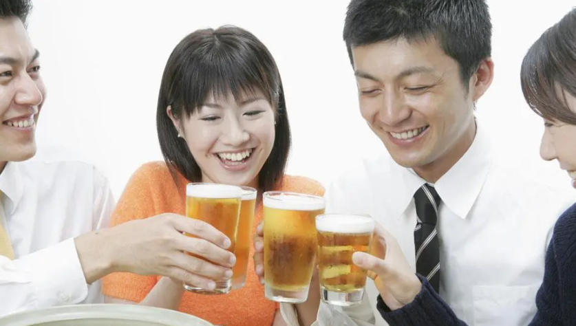 女人喝啤酒的好处,啤酒在生活中的妙用
