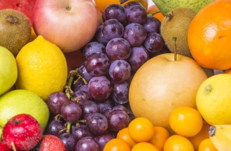 吃什么水果可以改善皮肤干燥粗糙（如何食疗让皮肤变得光滑）