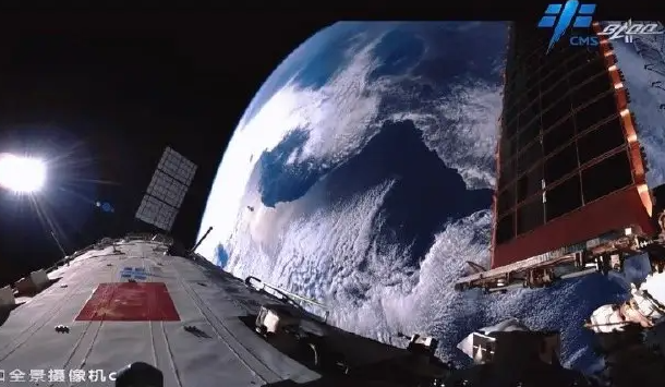 空间站国旗与地球同框(从太空眺望祖国大好河山)