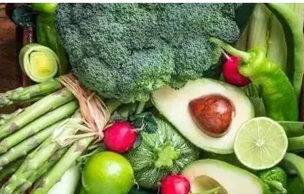 夏季食物如何存储才能保证新鲜？哪些食物不宜保存过久？