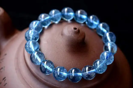 蓝晶石的功效与作用是什么?蓝水晶手镯的魅力何在?