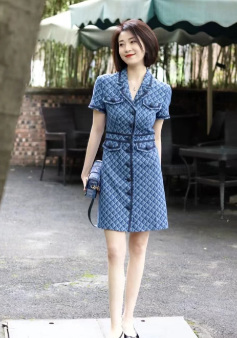 女性夏天穿什么衣服更显气质 越是简单的服装越能凸显气质