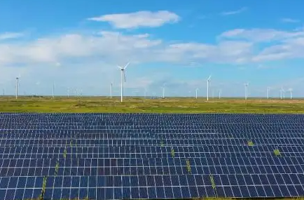 能源高质量发展迈出新步伐，大型风电光伏基地第一批项目已全面开工